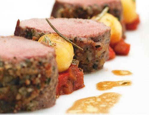 Lammrücken mit Aromen, Ratatouille und Rosmarin-Gnocchi Rezept ... Lammrücken mit Aromen, Ratatouille und Rosmarin-Gnocchi Rezept ...