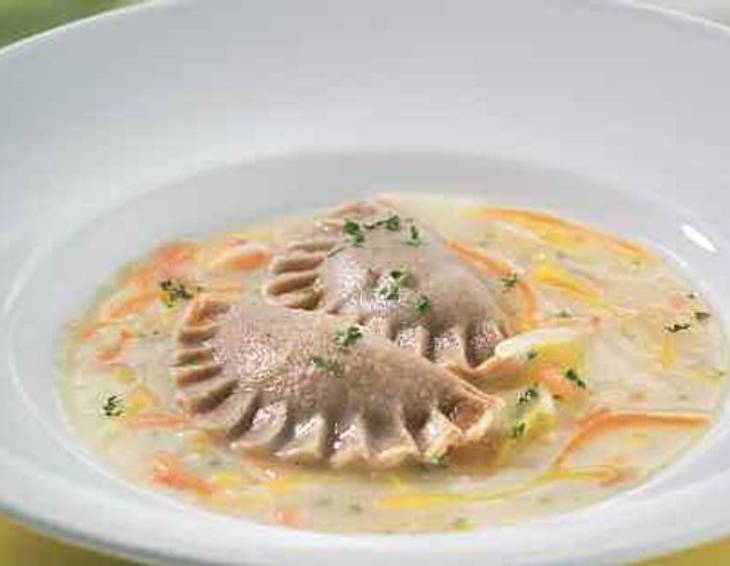 Kräuter-Ravioli aus Nudelteig Kräuter-Ravioli aus Nudelteig