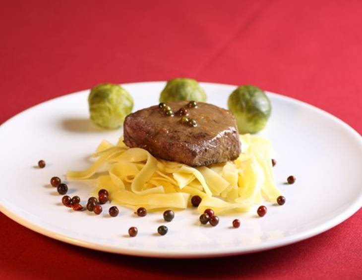 Hirschkalbsfilet in Pfeffersauce Hirschkalbsfilet in Pfeffersauce