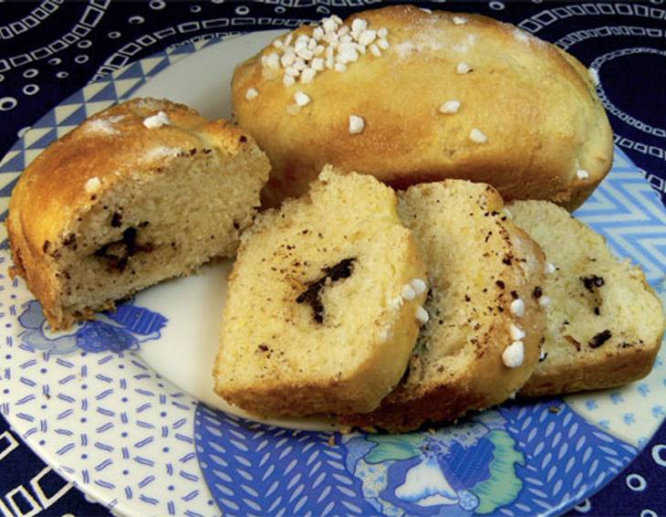 Schoko-Brioches mit Ribiselmarmelade