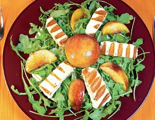 Salat mit Nektarinen und Halloumi Rezept - ichkoche.ch Salat mit Nektarinen und Halloumi Rezept - ichkoche.ch