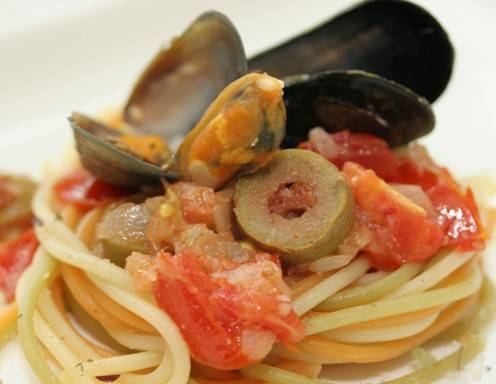 Miesmuscheln mit Oliven und Nudeln Rezept - ichkoche.de