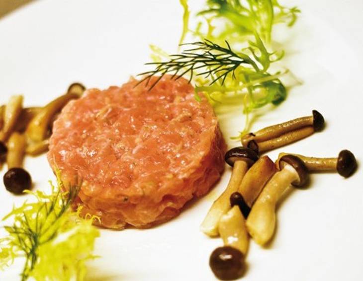 Lachstartare mit Limetten Lachstartare mit Limetten