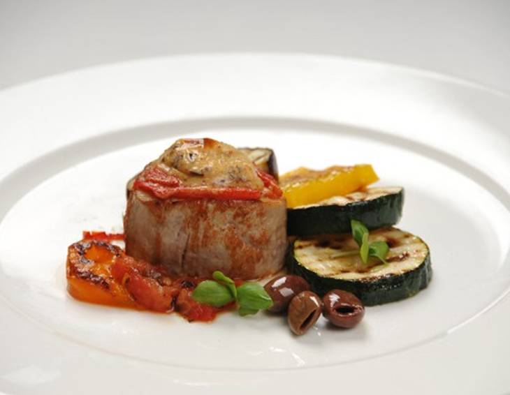 Kalbsfilet mit schwarzen Oliven Kalbsfilet mit schwarzen Oliven