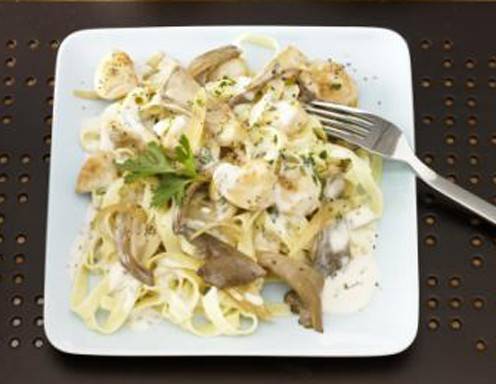 Nudeln mit Hühnerbrust und Austernpilzen Rezept - ichkoche.de