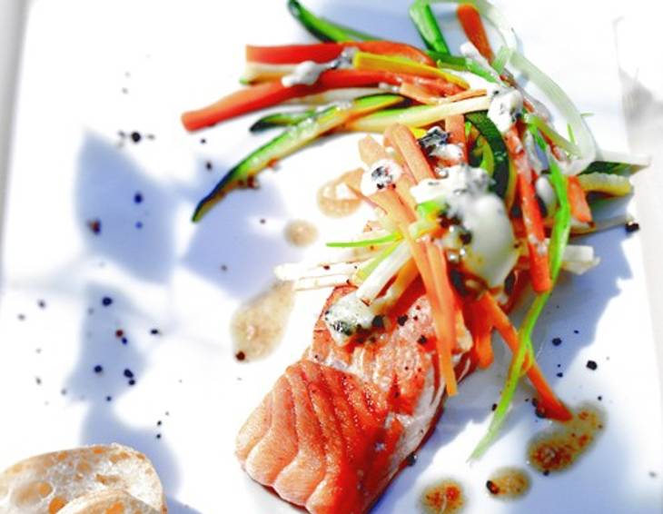 Gebackenes Lachsfilet mit Gorgonzola Gebackenes Lachsfilet mit Gorgonzola