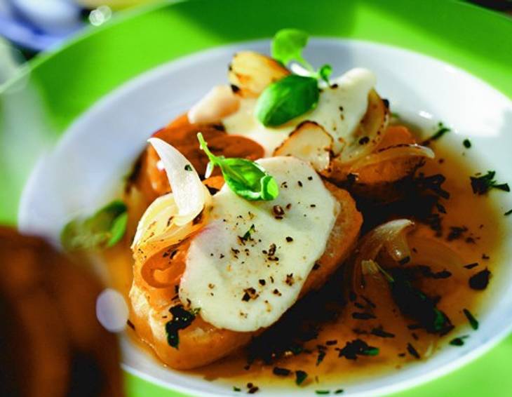 Brotsuppe mit Mozzarella Brotsuppe mit Mozzarella