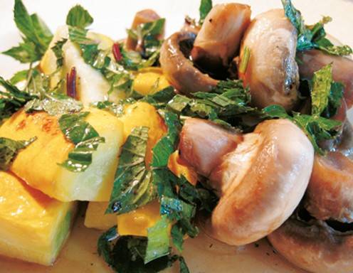 Marinierte Champignons und Zucchini