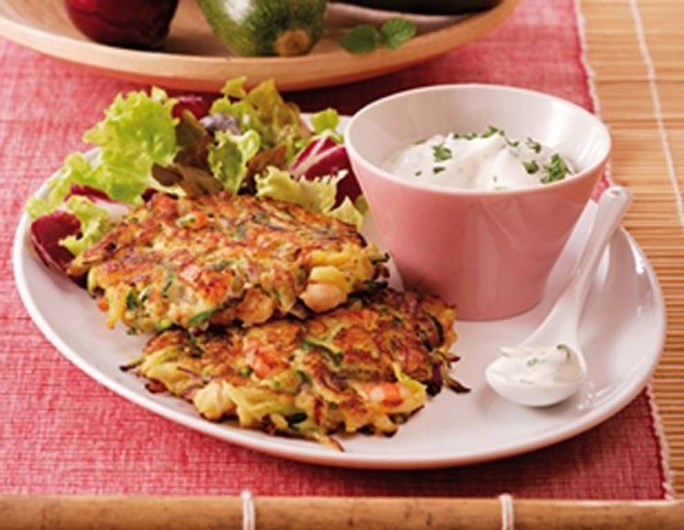 Zucchini-Shrimpslaibchen mit Zitronen-Knoblauchdip Zucchini-Shrimpslaibchen mit Zitronen-Knoblauchdip