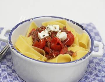 Pasta mit Lamm-Faschiertem und Schafskäse Pasta mit Lamm-Faschiertem und Schafskäse