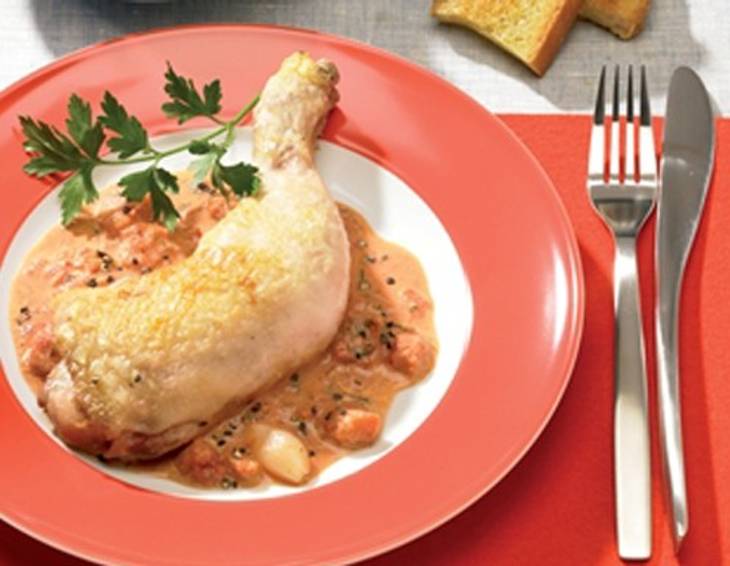 Hühnerkeulen in würziger Tomatensauce Hühnerkeulen in würziger Tomatensauce