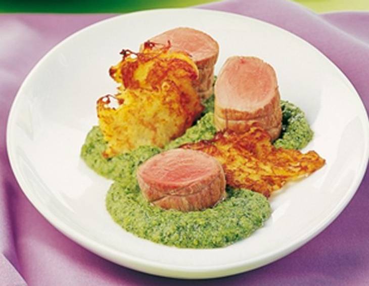 Gebratenes Schweinsfilet mit cremigem Brokkolipüree Gebratenes Schweinsfilet mit cremigem Brokkolipüree