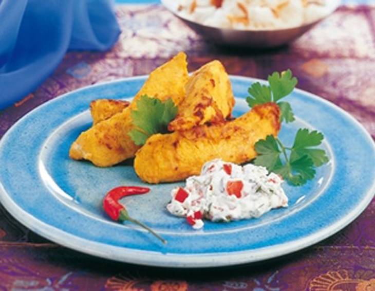 Gebratenes Curryhuhn mit Mandel- Rosinenreis Gebratenes Curryhuhn mit Mandel- Rosinenreis