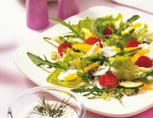 Gemischter Salat mit feinem Kräuterdressing Rezept - ichkoche.de Gemischter Salat mit feinem Kräuterdressing Rezept - ichkoche.de