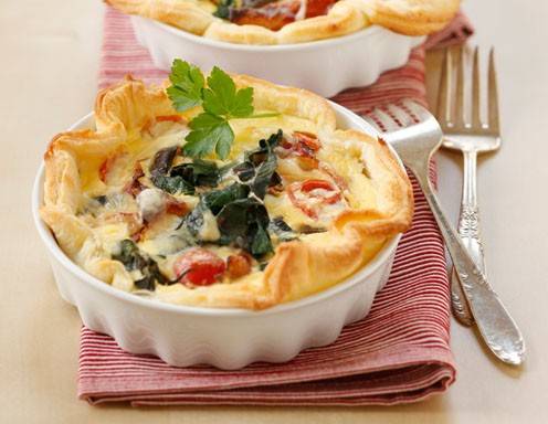 Mangold-Tomaten-Quiche mit Kräuterfrischkäse