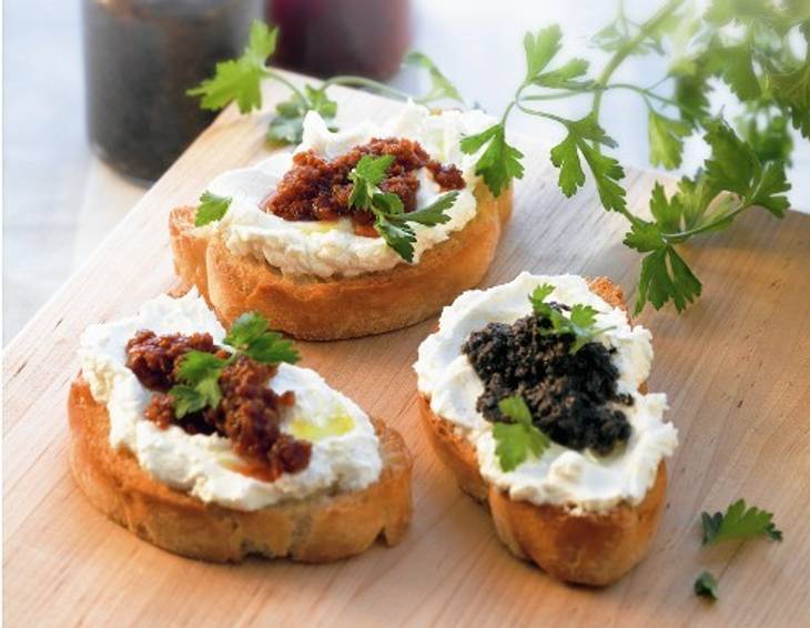 Hirtenbruschetta mit Ziegenfrischkäse Hirtenbruschetta mit Ziegenfrischkäse