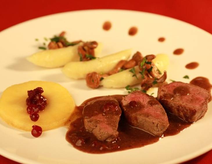 Maibockfilets mit glacierten Äpfeln