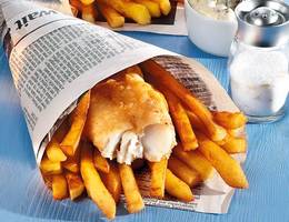 Fisch und Chips mit Picadillysauce