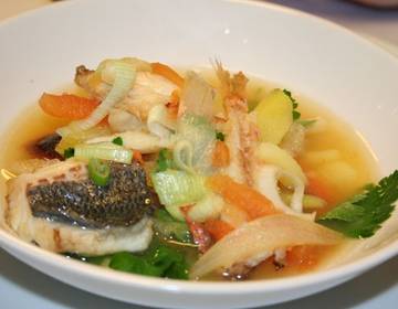 Französische Bouillabaisse mit Rouille & Weißbrot Französische Bouillabaisse mit Rouille & Weißbrot