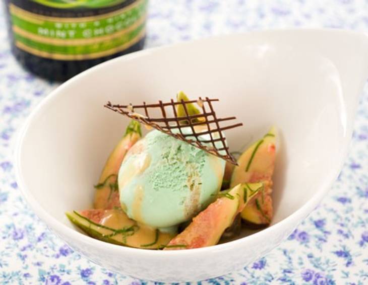 Feigen in Baileys Mint Chocolate mit Minz-Eis Feigen in Baileys Mint Chocolate mit Minz-Eis