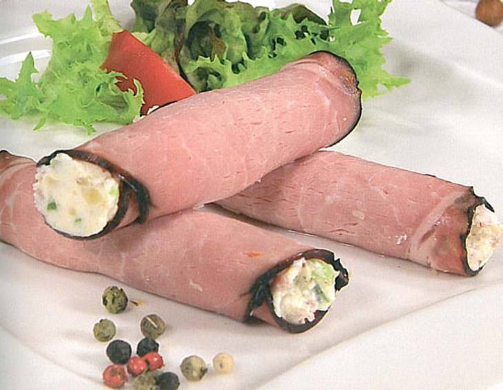 Selchfleischröllchen mit Topfen-Nuss-Fülle Selchfleischröllchen mit Topfen-Nuss-Fülle