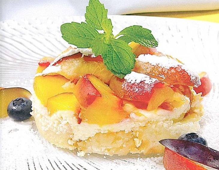 Scheiterhaufen mit Topfen und Pfirsichen Scheiterhaufen mit Topfen und Pfirsichen