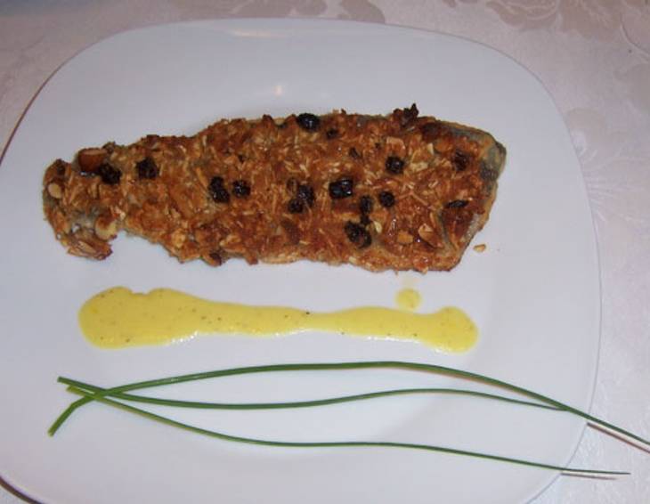 Forellenfilets unter der Mandel- Rosinenkruste Forellenfilets unter der Mandel- Rosinenkruste