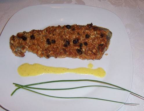 Forellenfilets unter der Mandel- Rosinenkruste Rezept - ichkoche.ch Forellenfilets unter der Mandel- Rosinenkruste Rezept - ichkoche.ch
