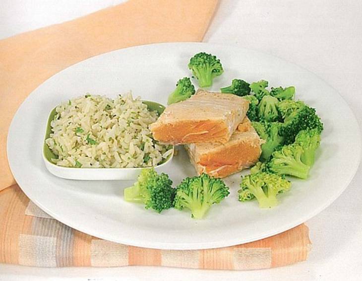 Lachsschnitte mit Kräuterreis und Brokkoli Lachsschnitte mit Kräuterreis und Brokkoli