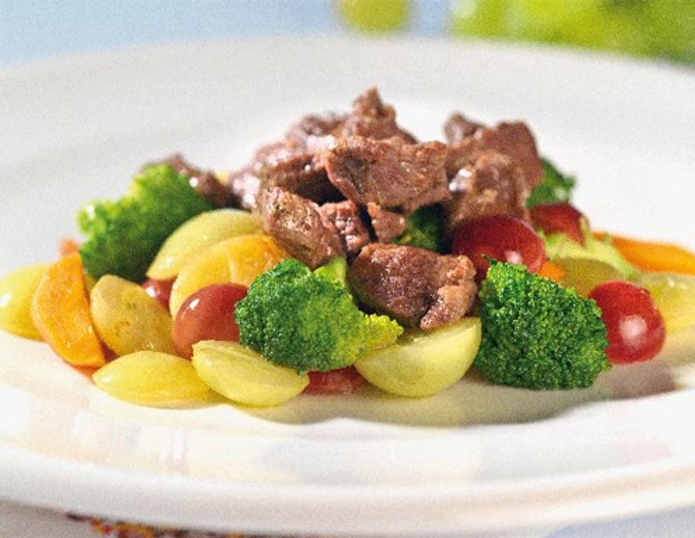 Das Beste vom Lamm an Honig-Apfelsauce, dazu Brokkoli-Traubengemüse Das Beste vom Lamm an Honig-Apfelsauce, dazu Brokkoli-Traubengemüse