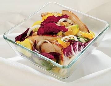 Pikanter Mini-Patisson-Salat mit Henderlbrust