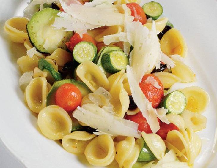 Zucchini-Nudeln mit Paradeisern Zucchini-Nudeln mit Paradeisern