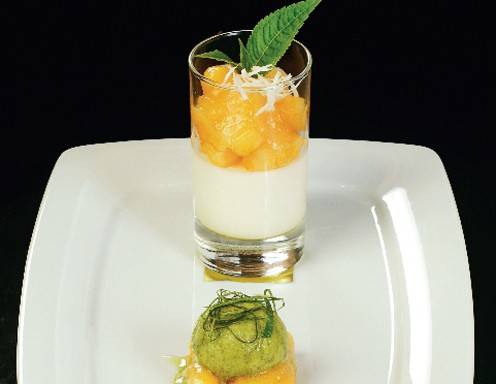 Kren-Panna-cotta mit Zuckermelone und Melisse Rezept - ichkoche.at