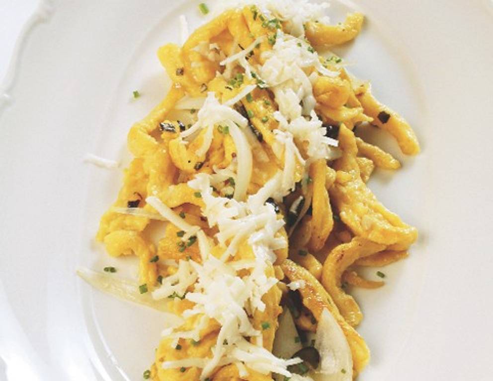 Kürbisspätzle mit geriebenem Schafkäse Kürbisspätzle mit geriebenem Schafkäse