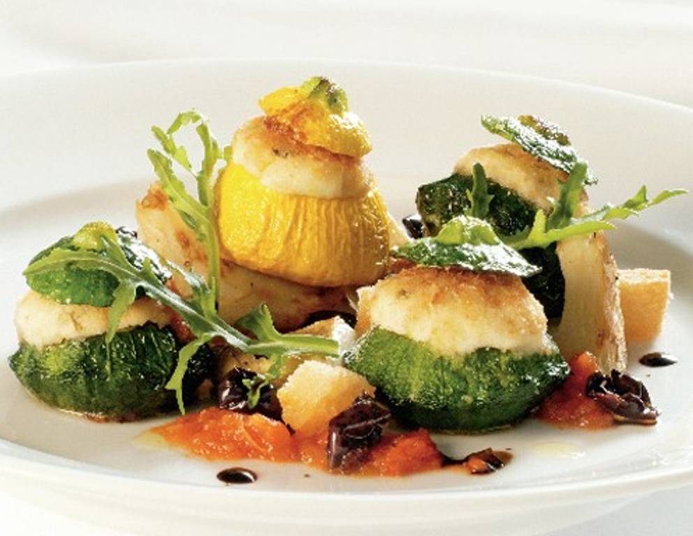 Gefüllte Mini-Patissons mit Paradeiser-Sugo Gefüllte Mini-Patissons mit Paradeiser-Sugo