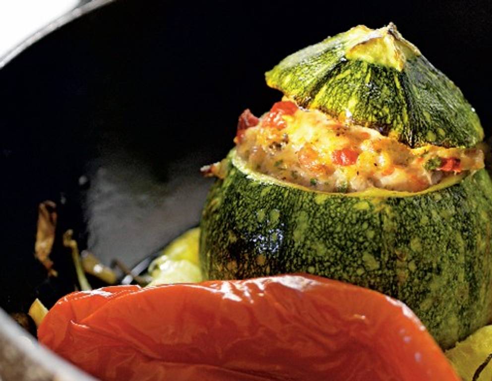 Gefüllter Jungkürbis mit Paprika-Fleischfülle Gefüllter Jungkürbis mit Paprika-Fleischfülle