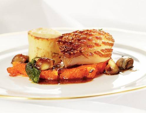 Bratl vom Mangalitza-Wollschwein mit Ofenkürbis und Topfen-Serviettenknödel Bratl vom Mangalitza-Wollschwein mit Ofenkürbis und Topfen-Serviettenknödel