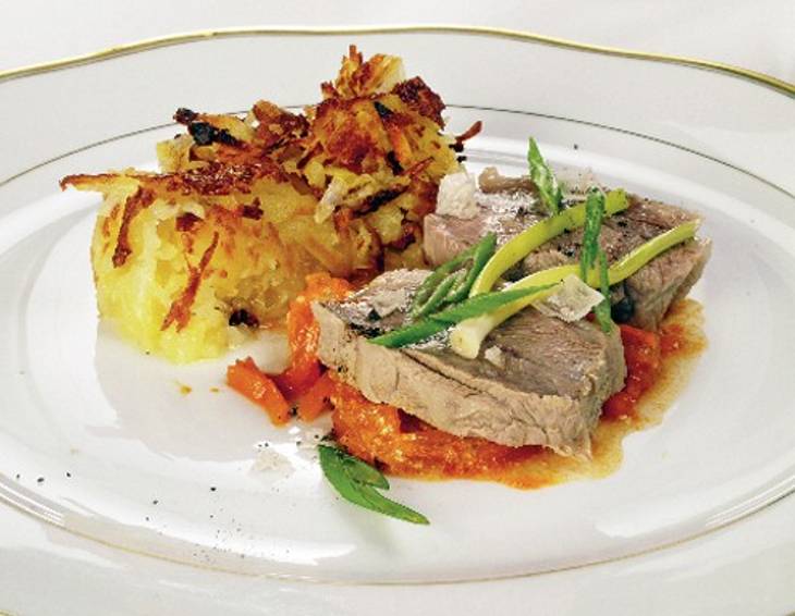 Gekochtes Schulterscherzl vom Milchkalb mit Dill-Kürbis und Erdäpfelrösti Gekochtes Schulterscherzl vom Milchkalb mit Dill-Kürbis und Erdäpfelrösti