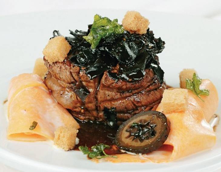 Rahmkürbis und Almo-Ochsenfilet mit schwarzer Nuss Rahmkürbis und Almo-Ochsenfilet mit schwarzer Nuss