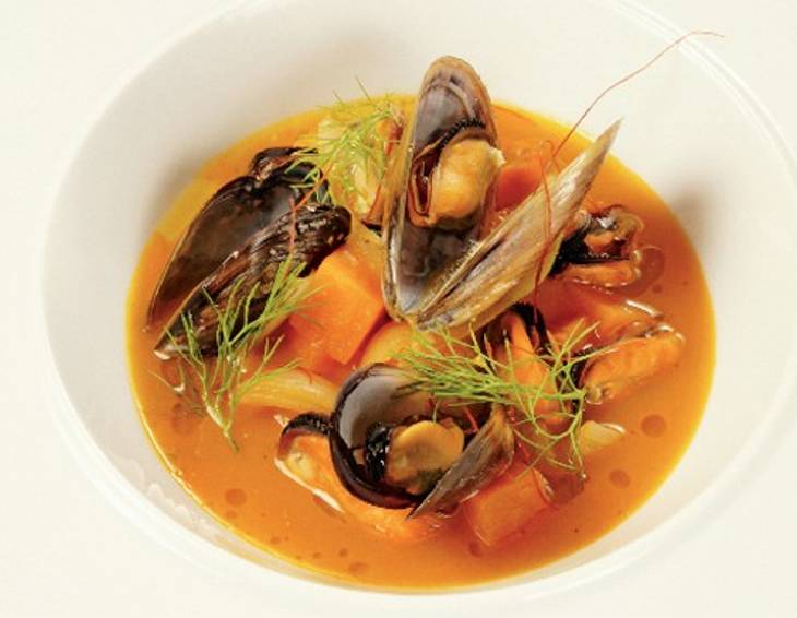 Miesmuscheln im Zwiebel-Kürbissud Miesmuscheln im Zwiebel-Kürbissud