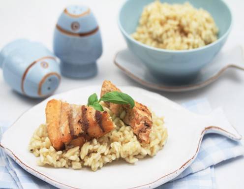 Knuspriger Lachs mit Mandel-Risotto und Grand-Marnier-Sauce