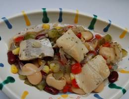 Heringsalat mit roten Bohnen und Erdäpfeln Heringsalat mit roten Bohnen und Erdäpfeln