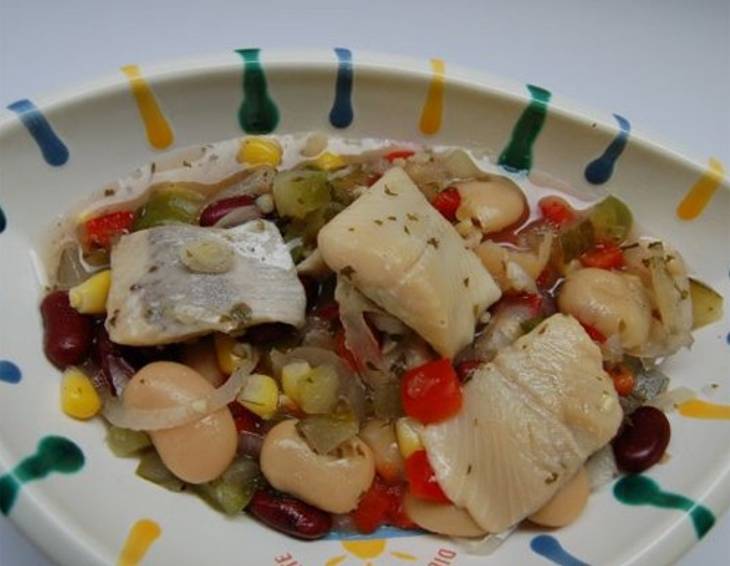 Heringsalat mit roten Bohnen und Erdäpfeln Heringsalat mit roten Bohnen und Erdäpfeln