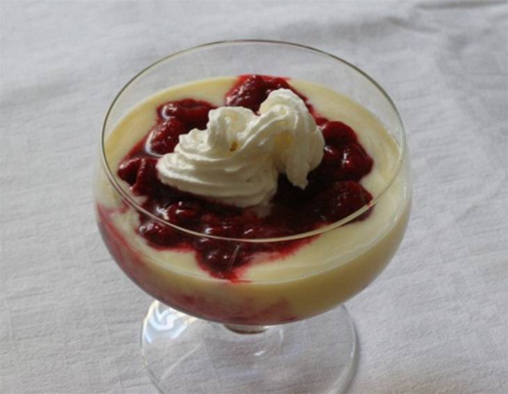Heiße Liebe - Vanillecreme mit Himbeeren Heiße Liebe - Vanillecreme mit Himbeeren