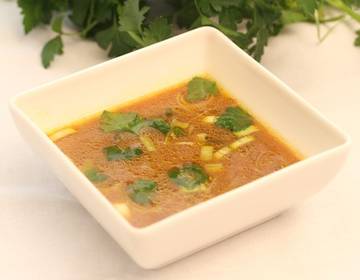 Misosuppe mit Gemüse und Wakamealgen Misosuppe mit Gemüse und Wakamealgen