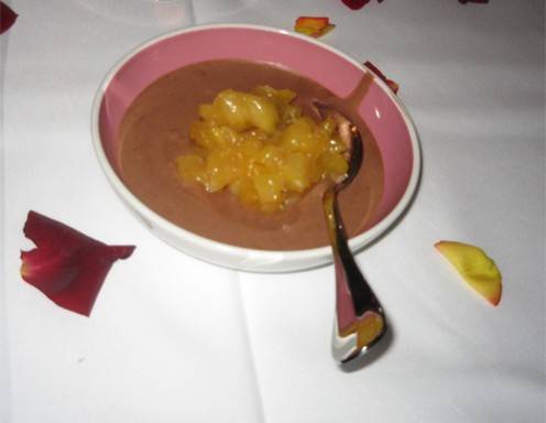 Dunkles Schokoladen Mousse mit Baileys und Mangopüree Rezept - ichkoche.ch