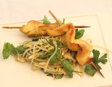 Hühnerspieße mit Erdnuss-Sauce Hühnerspieße mit Erdnuss-Sauce