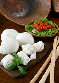 So wird Mozzarella gemacht