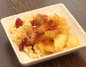 Hirsefrühstück mit Pfirsichkompott Hirsefrühstück mit Pfirsichkompott