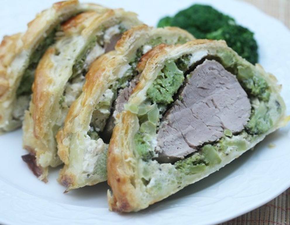 Schweinsfilet mit Brokkolifüllung à la Blätterteig Schweinsfilet mit Brokkolifüllung à la Blätterteig